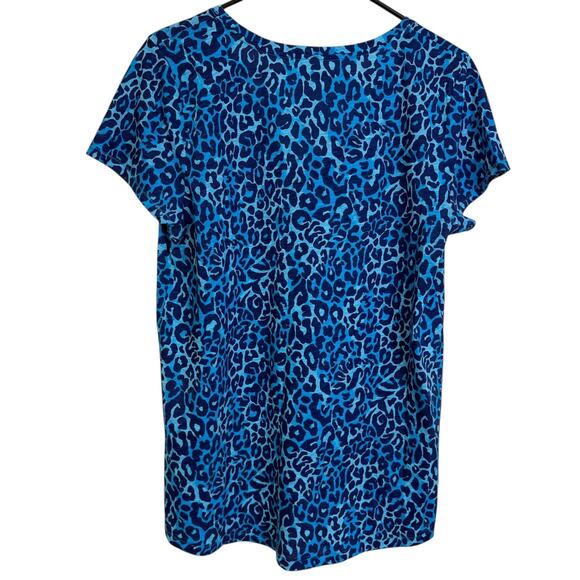 Lilly Pulitzer Etta V Neck Shirt Womens Medium Blue My Favorite Spot Leopard - Picture 2 of 11